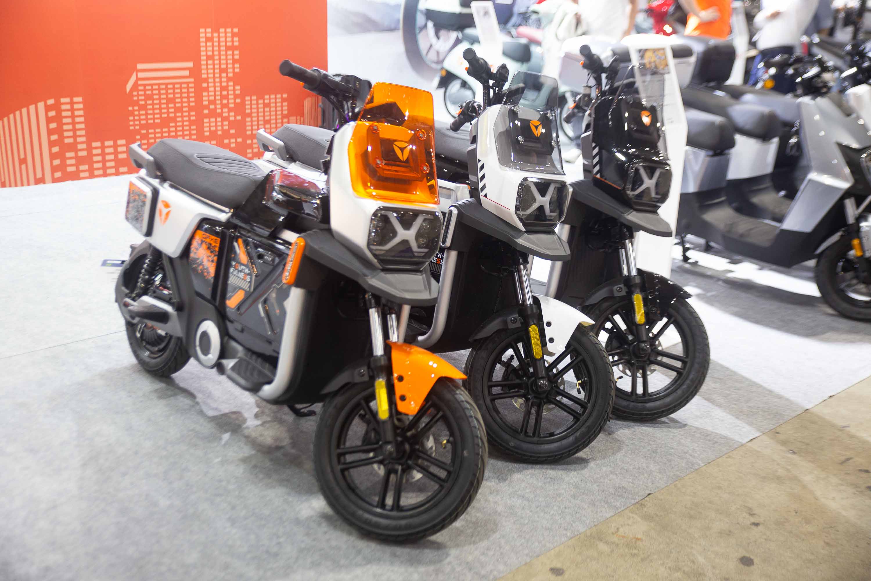 Yadea apresenta novos modelos elétricos no Festival Moto Brasil 2025 no Rio de Janeiro